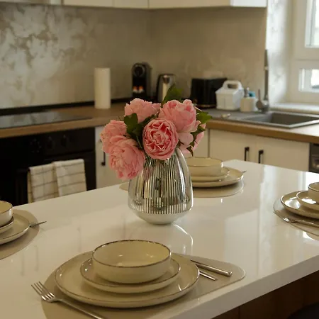 Season Coresi Mall Apartment
