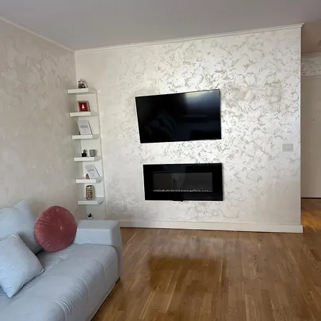 Season Coresi Mall Apartment