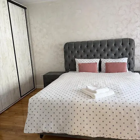Season Coresi Mall Apartment *