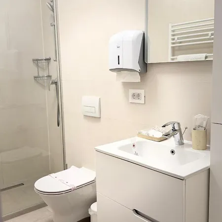 Apartment Season Coresi Mall